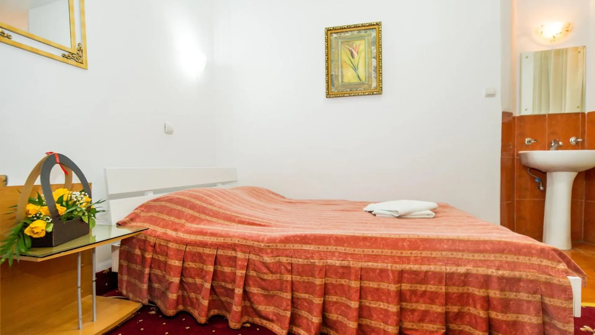 Hotel Carpati Imparatul Romanilor Bucharest