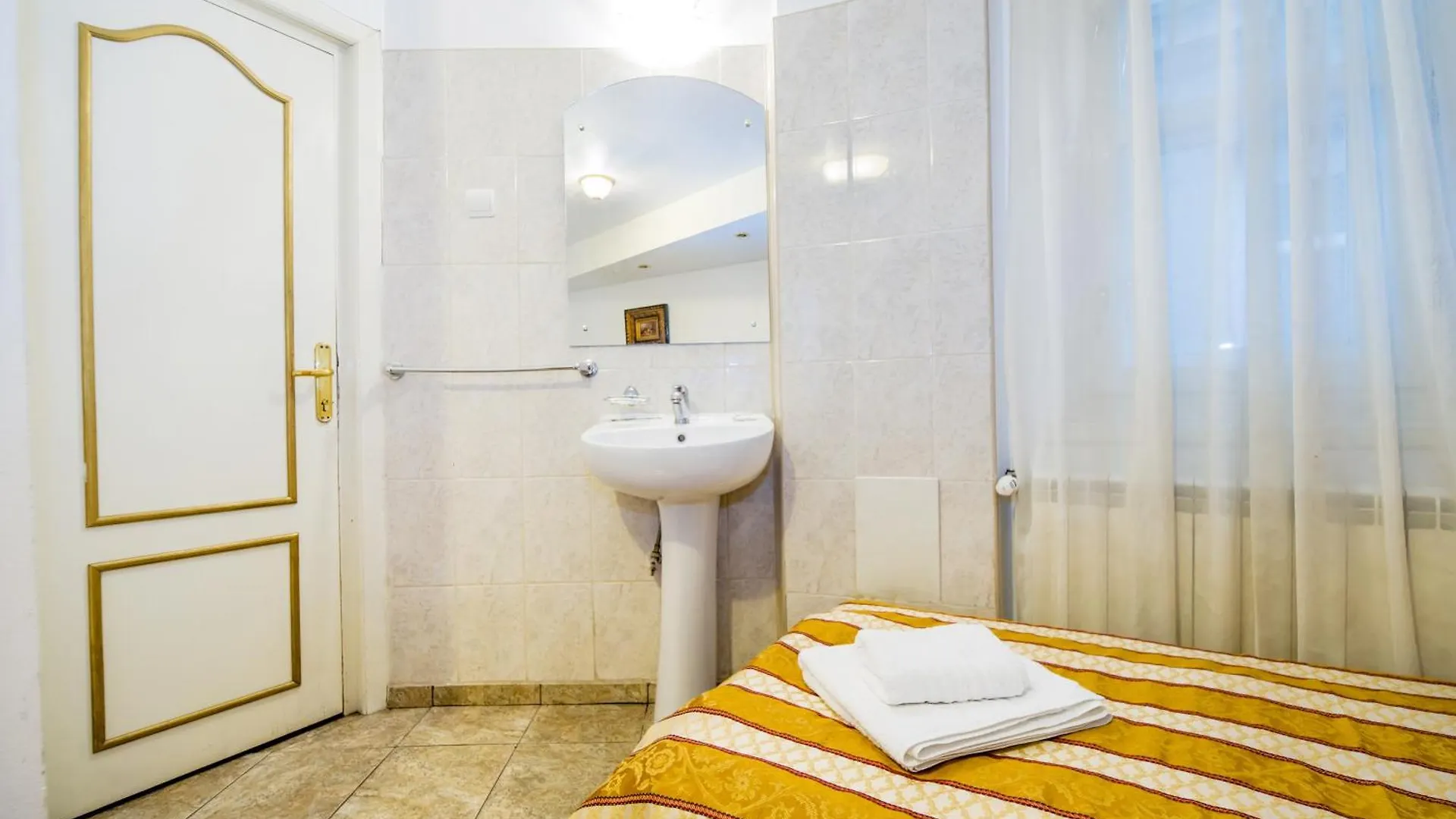 Hotel Carpati Imparatul Romanilor Bucharest Romania