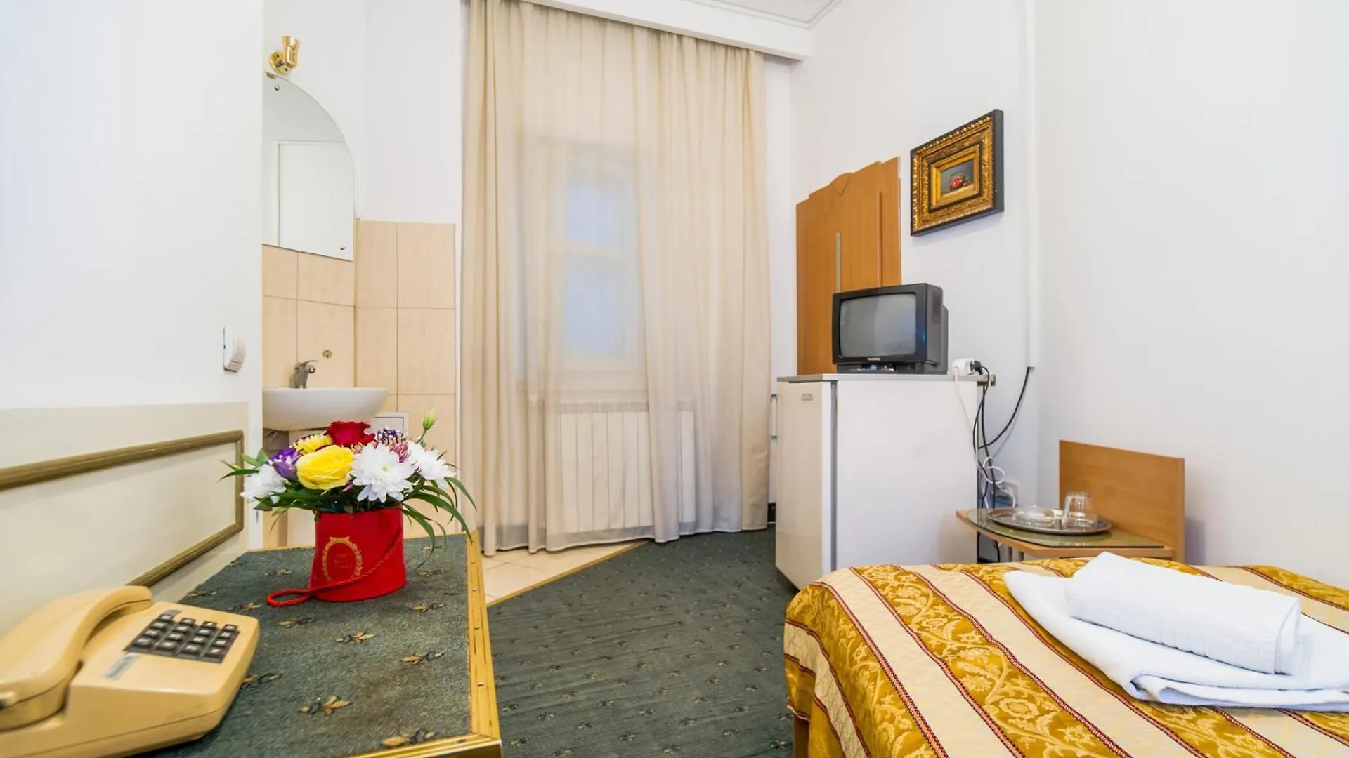 Hotel Carpati Imparatul Romanilor Bucharest