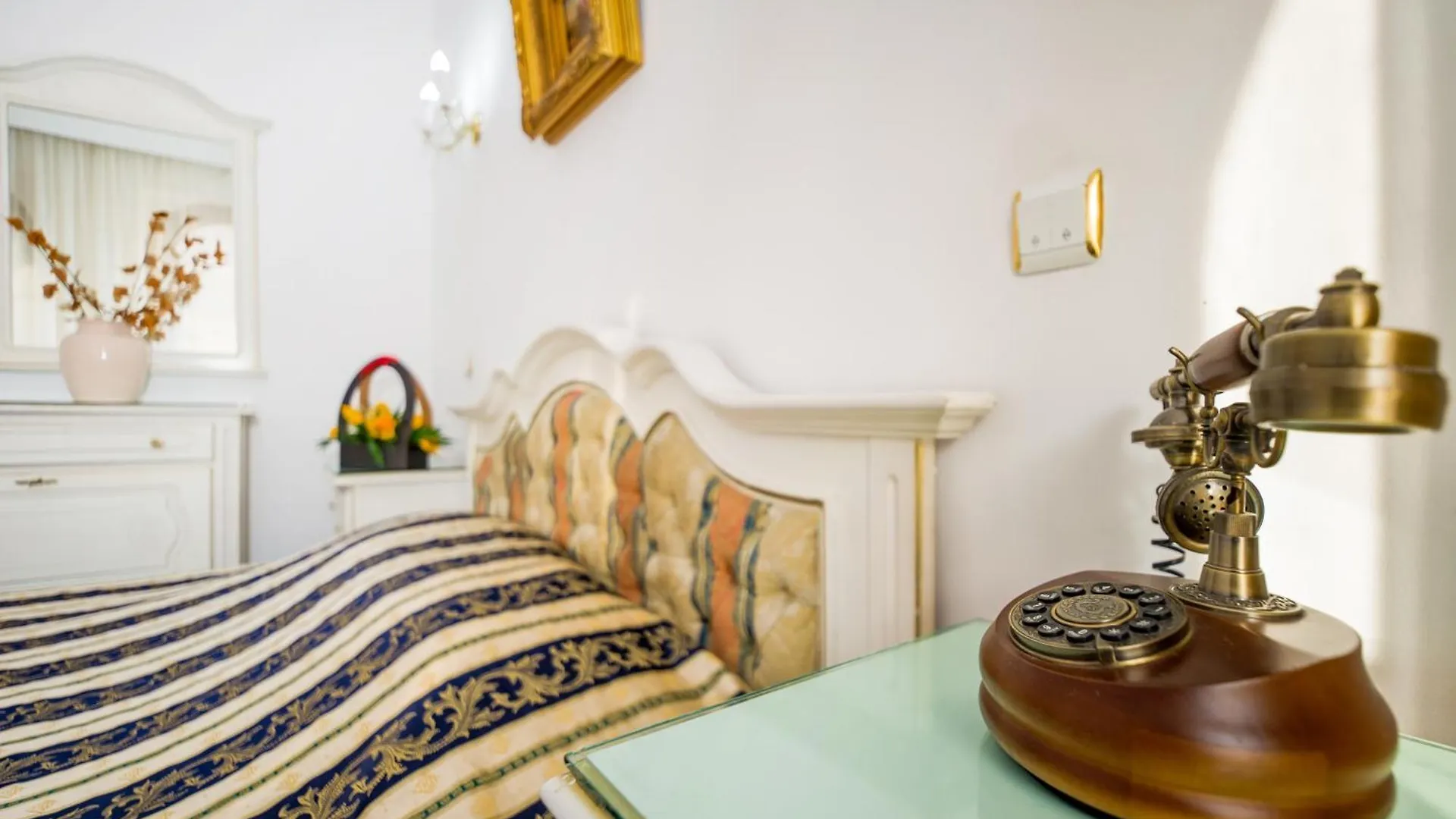 Hotel Carpati Imparatul Romanilor Bukarest 0*,  Rumänien